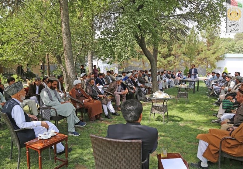 دیدار بزرگان افغانستان با کرزی؛ «کابینه سرپرست به کابینه فراگیر تبدیل شود»